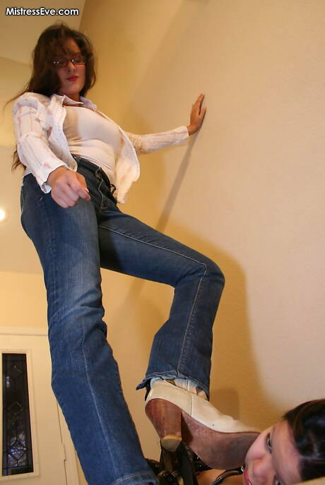 Mistress Eve pleased to share with you a free gallery with Mistress Eve in female domination