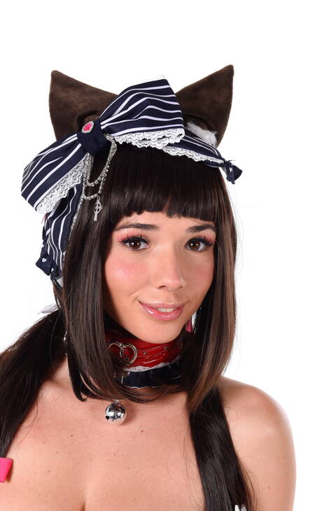 iStripper invite you to explore xxx pictures with Eve Sweet in masturbating with dildo