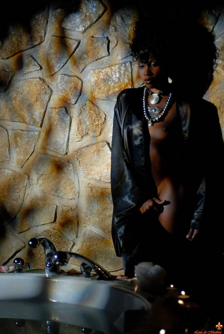 Louis De Mirabert invite you to explore free pics featuring Maeva has a sexy body